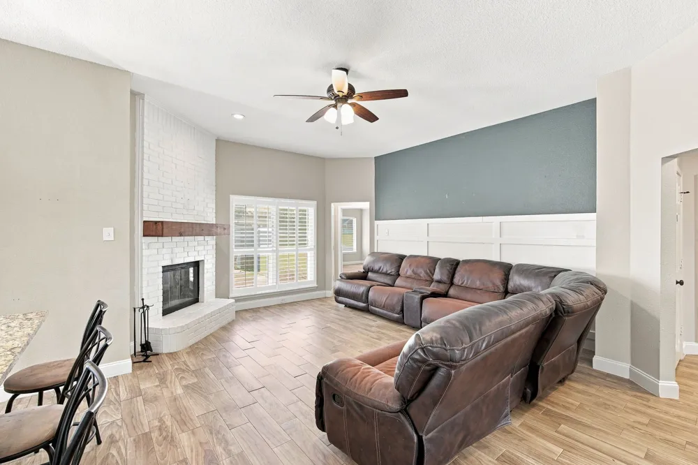 760 S Ridge Drive Midlothian, TX 76065