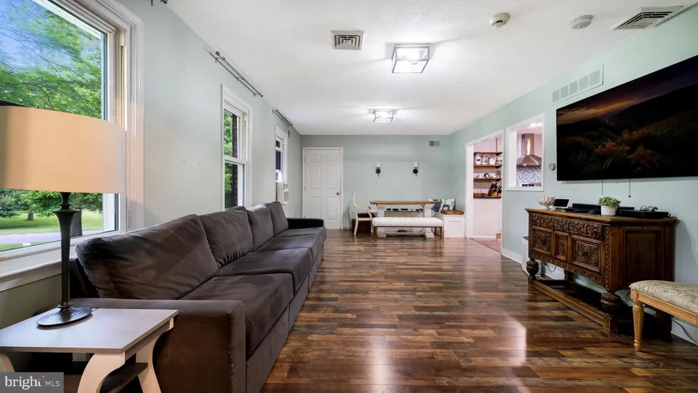 4 MENDENHALL DRIVE Glen Mills, PA 19342