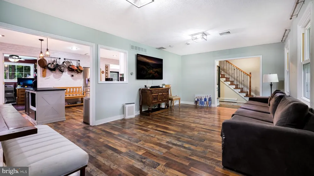 4 MENDENHALL DRIVE Glen Mills, PA 19342