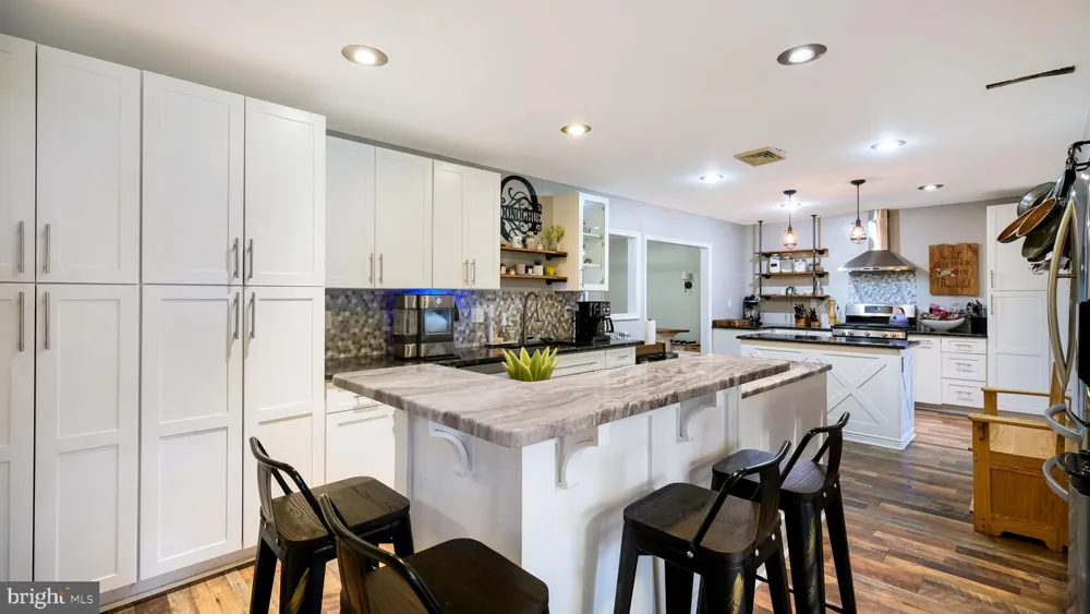 4 MENDENHALL DRIVE Glen Mills, PA 19342