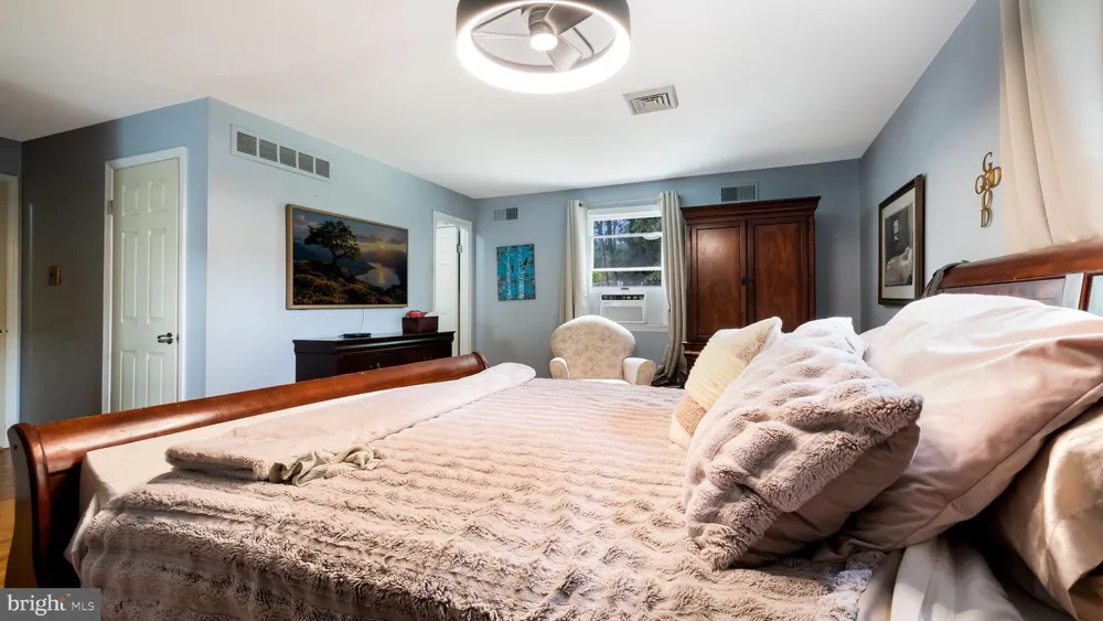 4 MENDENHALL DRIVE Glen Mills, PA 19342