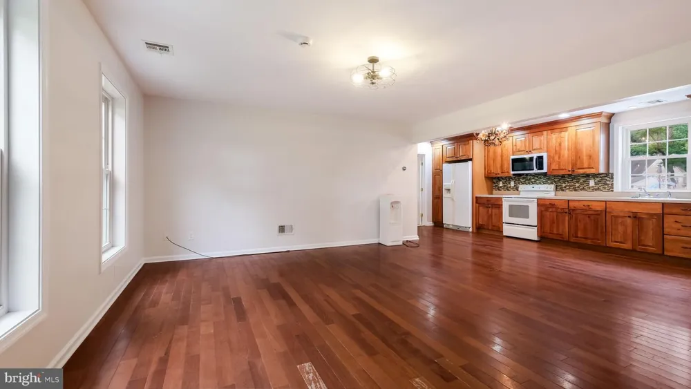 4 MENDENHALL DRIVE Glen Mills, PA 19342