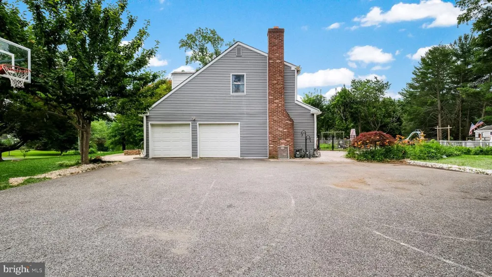 4 MENDENHALL DRIVE Glen Mills, PA 19342
