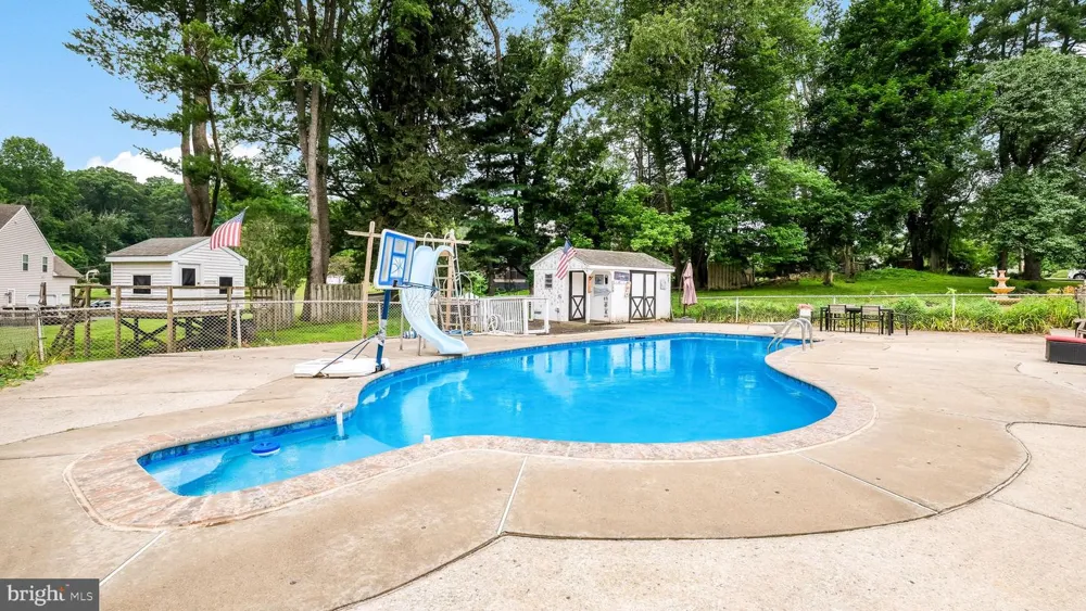 4 MENDENHALL DRIVE Glen Mills, PA 19342