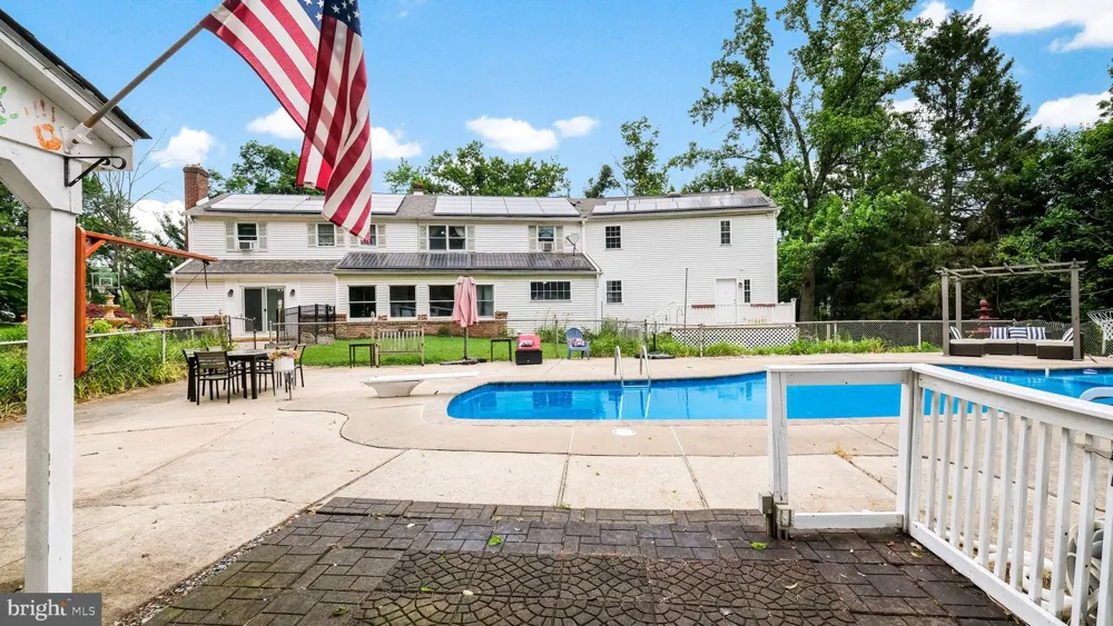 4 MENDENHALL DRIVE Glen Mills, PA 19342
