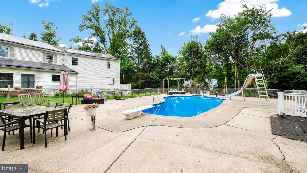 4 MENDENHALL DRIVE Glen Mills, PA 19342