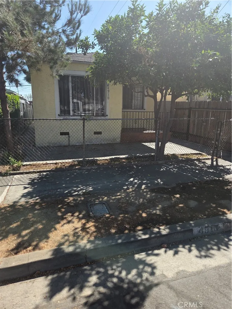 4910 NOBEL STREET Commerce, CA 90040