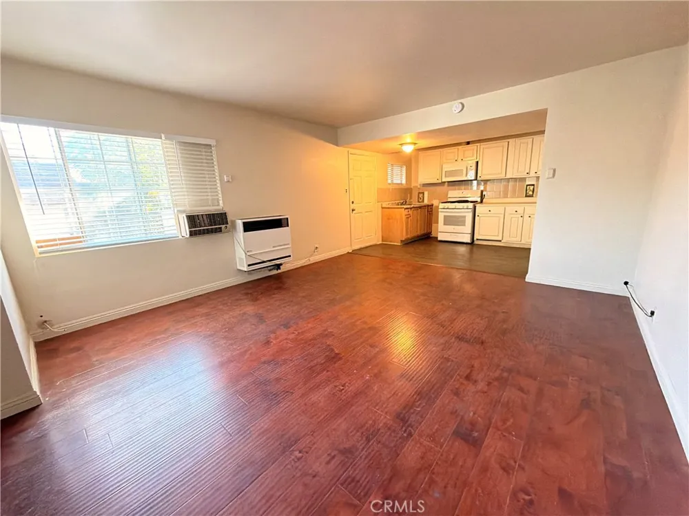 114 Lewis Lake Elsinore, CA 92530