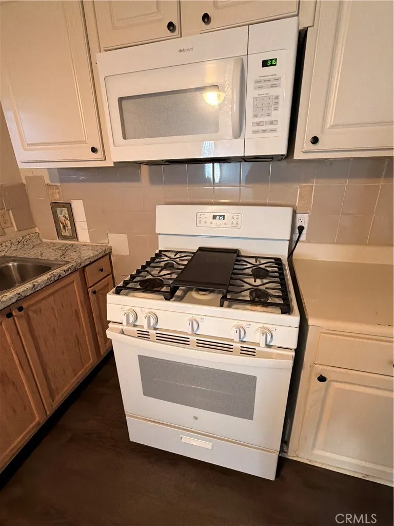 114 Lewis Lake Elsinore, CA 92530