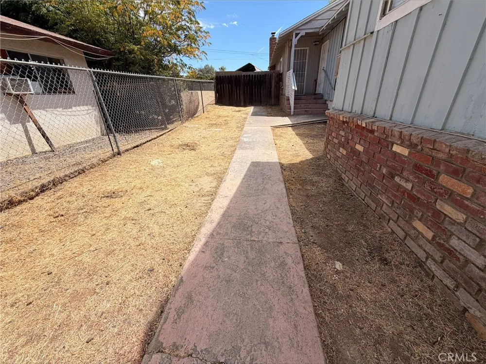 114 Lewis Lake Elsinore, CA 92530