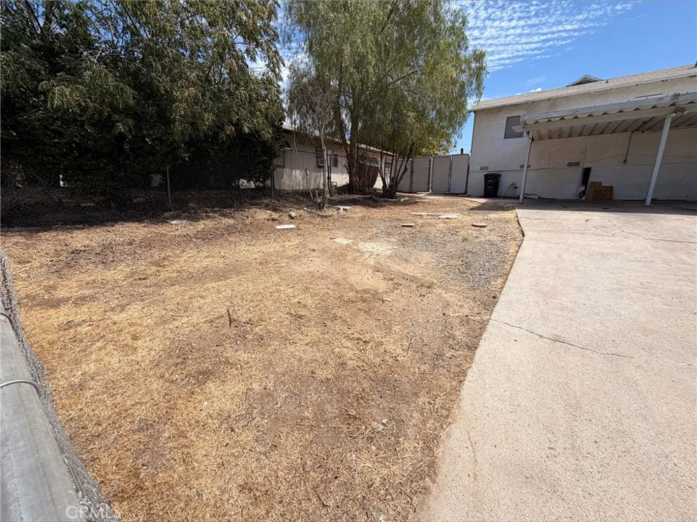 114 Lewis Lake Elsinore, CA 92530