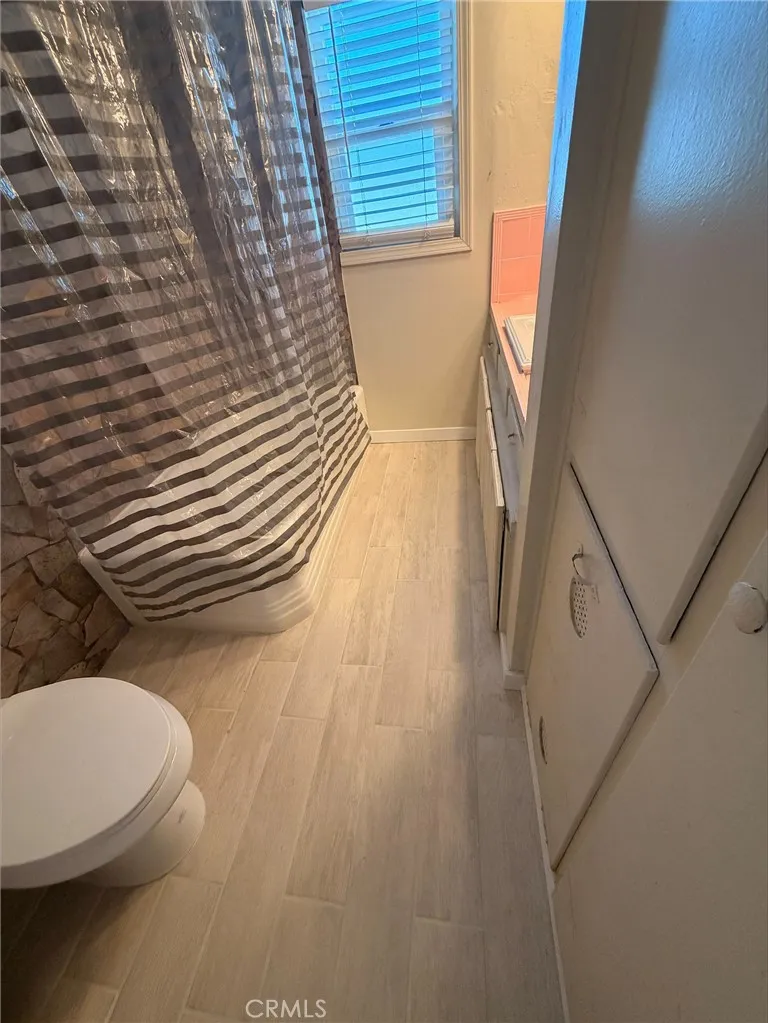 114 Lewis Lake Elsinore, CA 92530