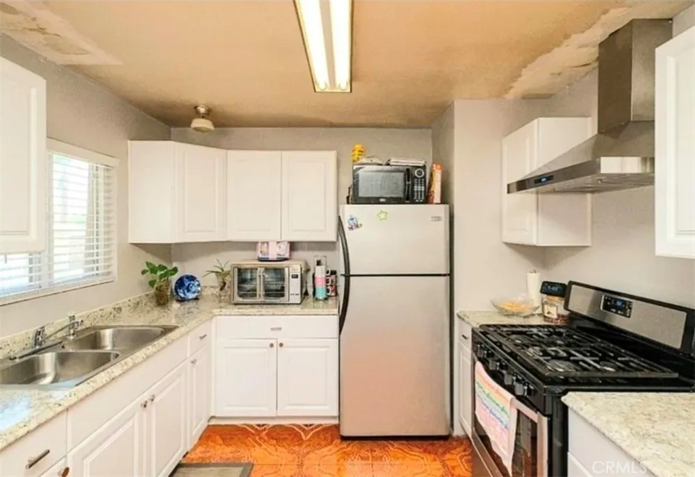 16637 Forrest Victorville, CA 92395