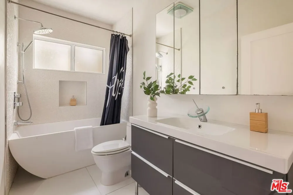 631 Fuller Avenue Los Angeles, CA 90036
