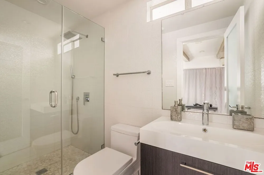 631 Fuller Avenue Los Angeles, CA 90036