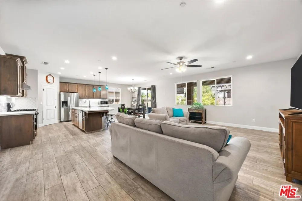 5103 Anaconda Avenue Bakersfield, CA 93306