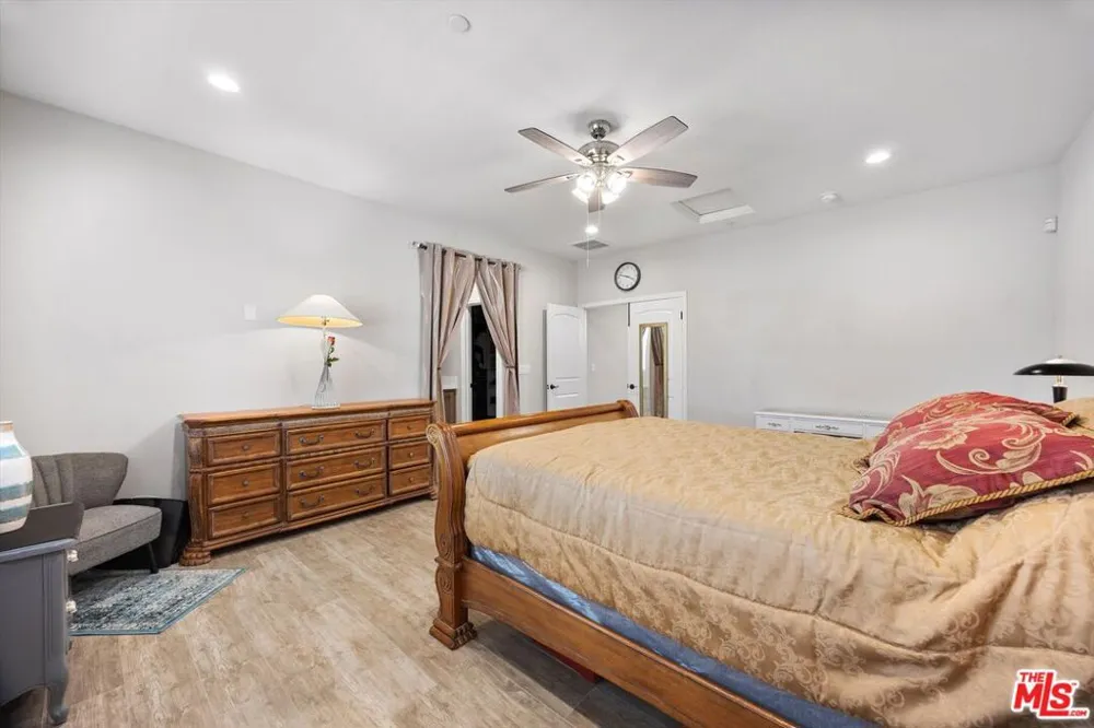 5103 Anaconda Avenue Bakersfield, CA 93306