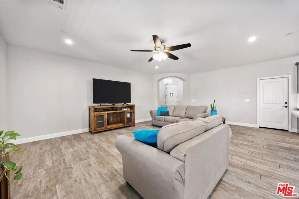 5103 Anaconda Avenue Bakersfield, CA 93306