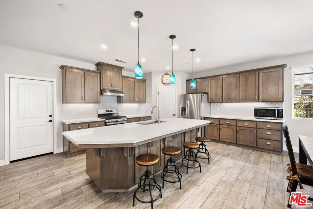 5103 Anaconda Avenue Bakersfield, CA 93306