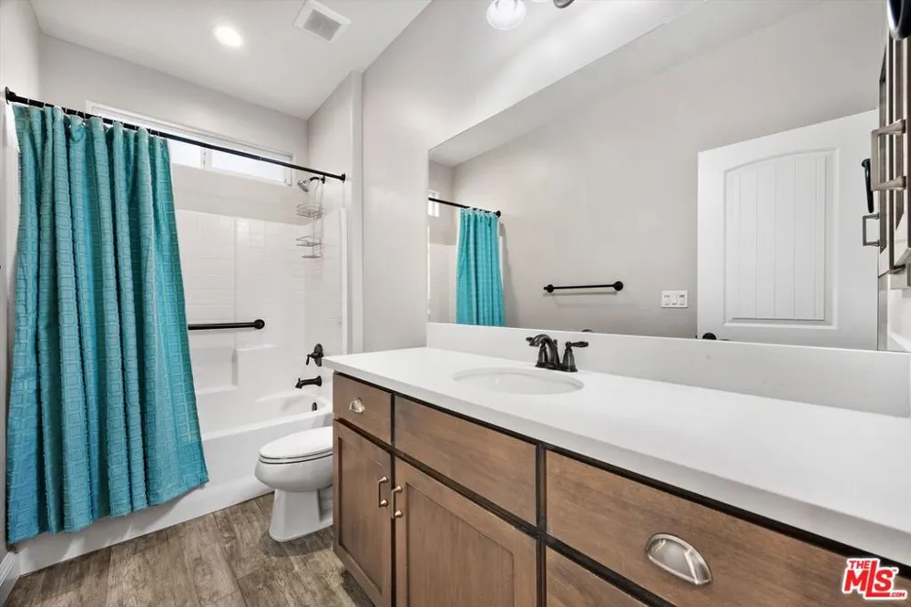 5103 Anaconda Avenue Bakersfield, CA 93306
