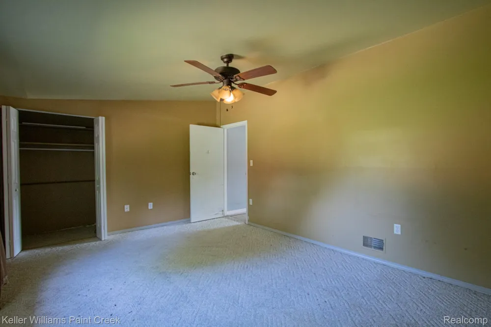 21725 Ulrich Street Clinton Charter Township, MI 48036