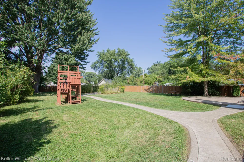 21725 Ulrich Street Clinton Charter Township, MI 48036