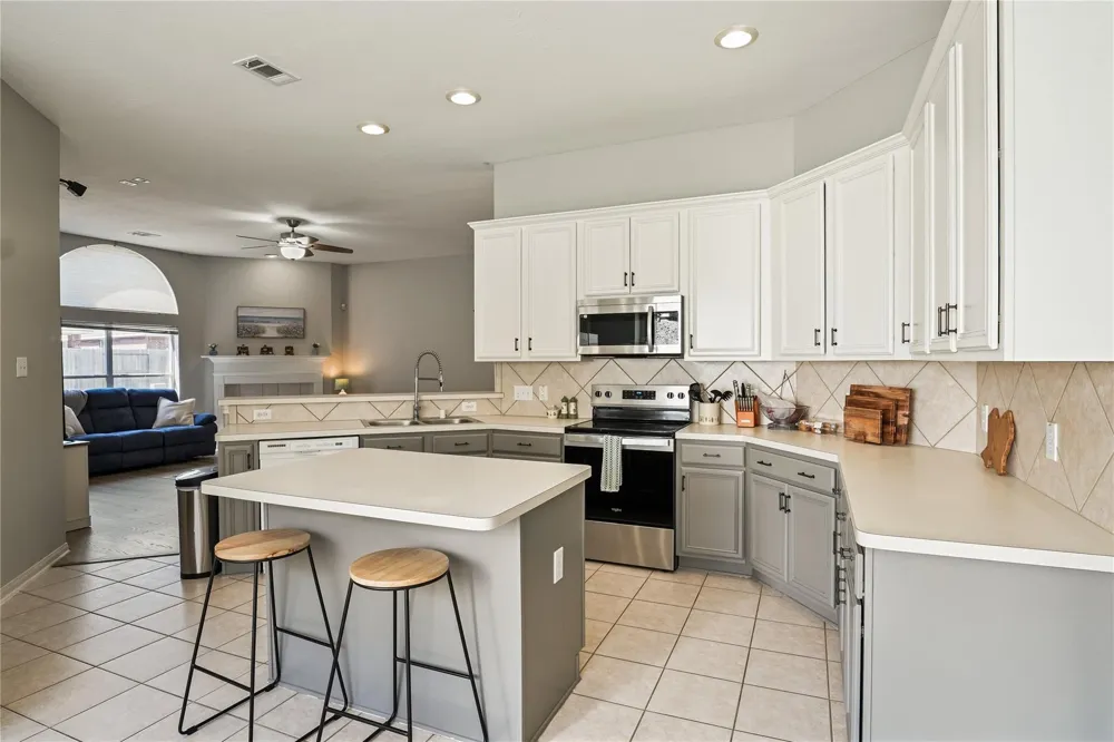 5710 Shady Hollow Court Rosharon, TX 77583