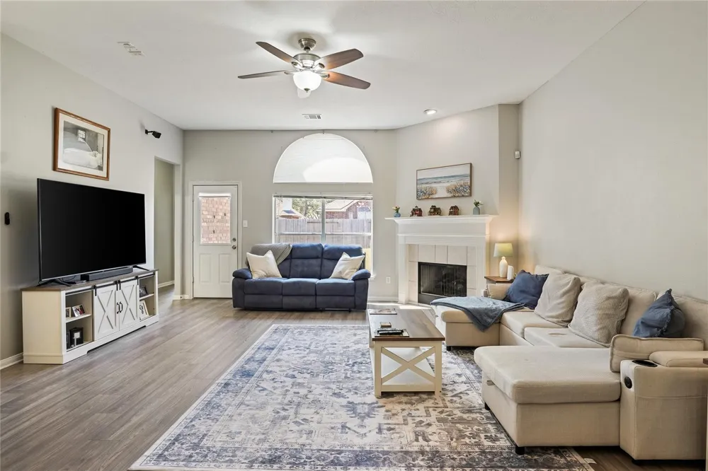 5710 Shady Hollow Court Rosharon, TX 77583