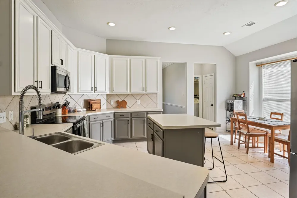 5710 Shady Hollow Court Rosharon, TX 77583