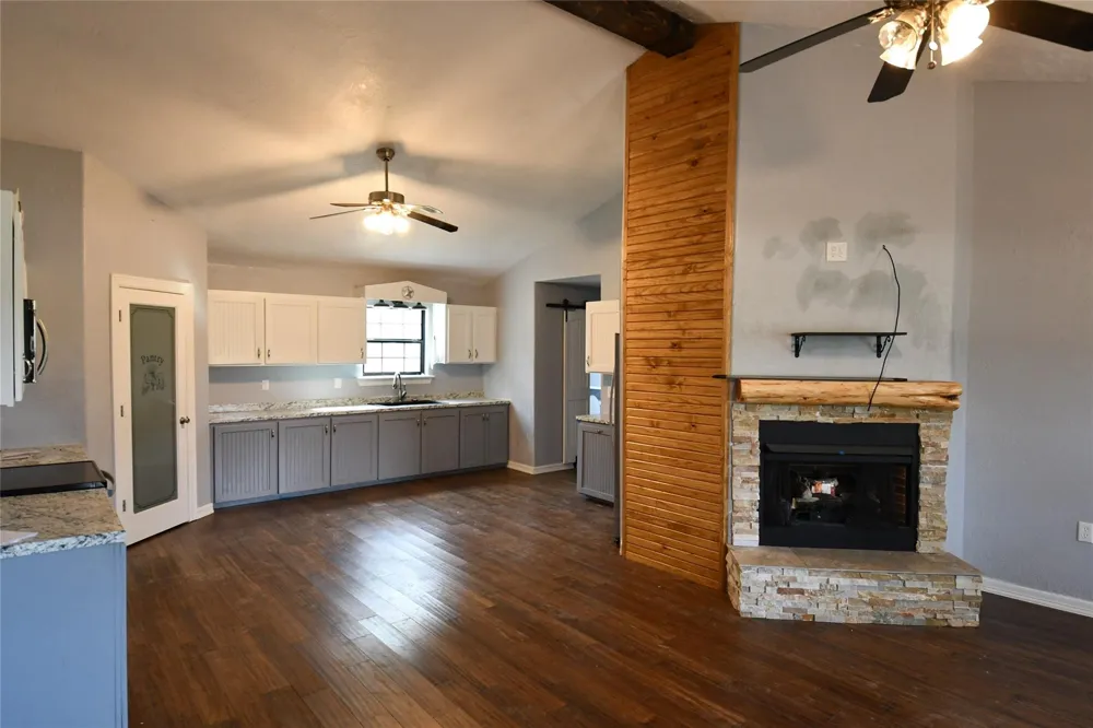405 County Road 2296 Cleveland, TX 77327