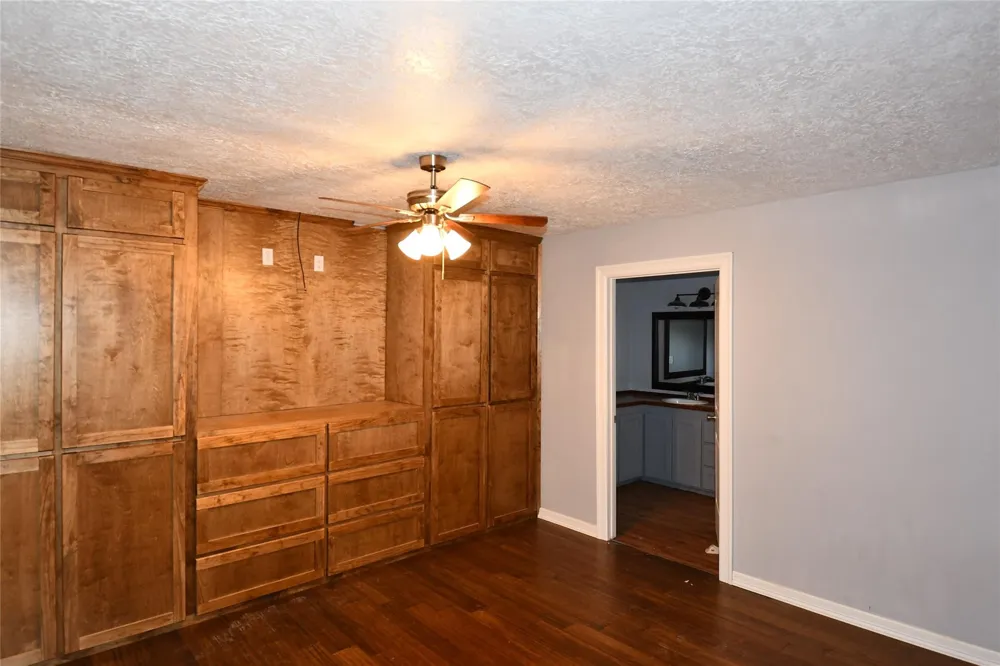 405 County Road 2296 Cleveland, TX 77327