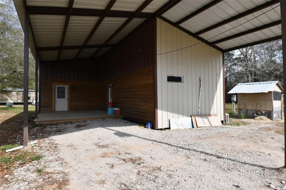 405 County Road 2296 Cleveland, TX 77327