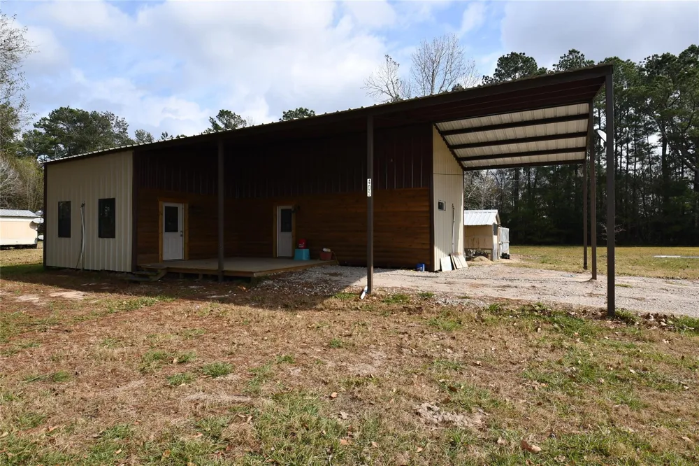 405 County Road 2296 Cleveland, TX 77327