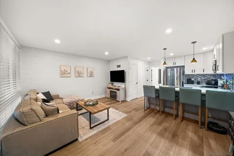 1124 Eureka #18