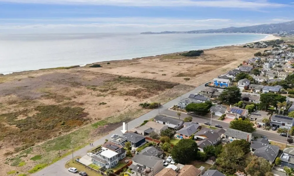 817 Railroad Avenue Half Moon Bay, CA 94019
