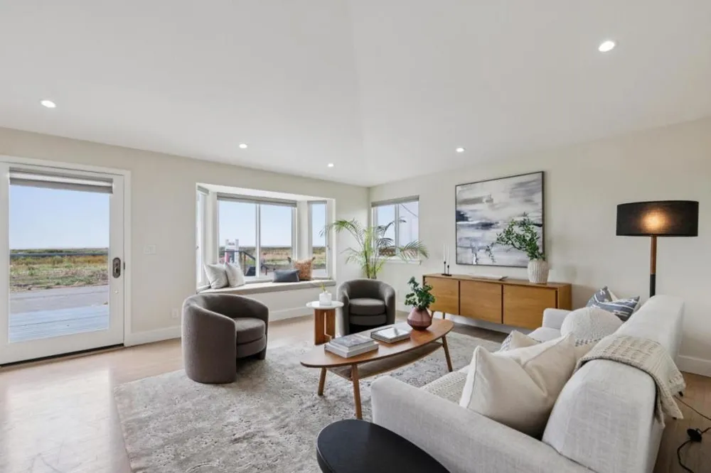 817 Railroad Avenue Half Moon Bay, CA 94019