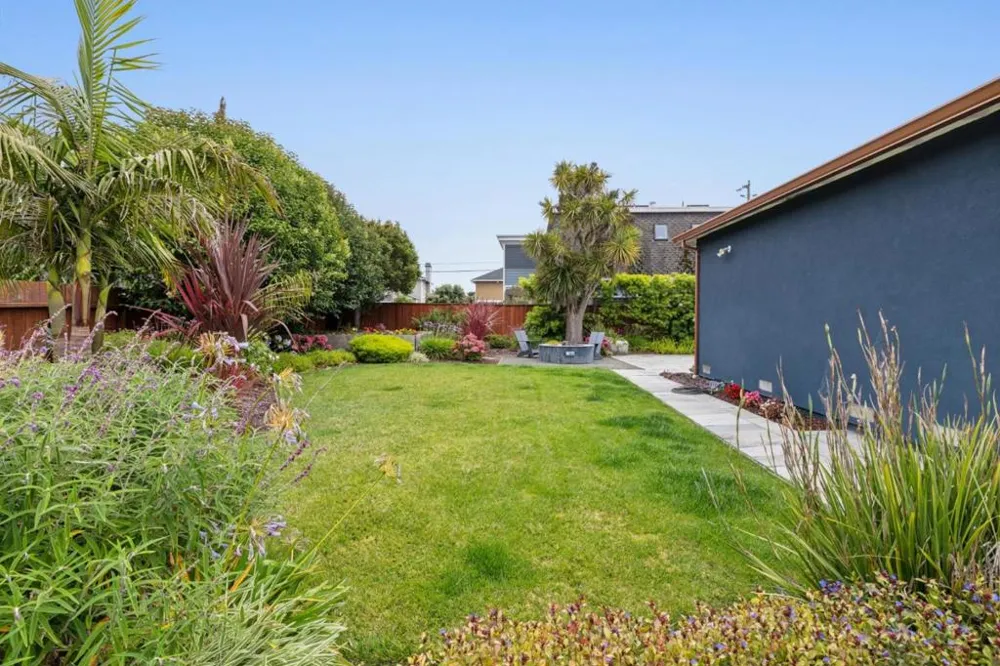 817 Railroad Avenue Half Moon Bay, CA 94019