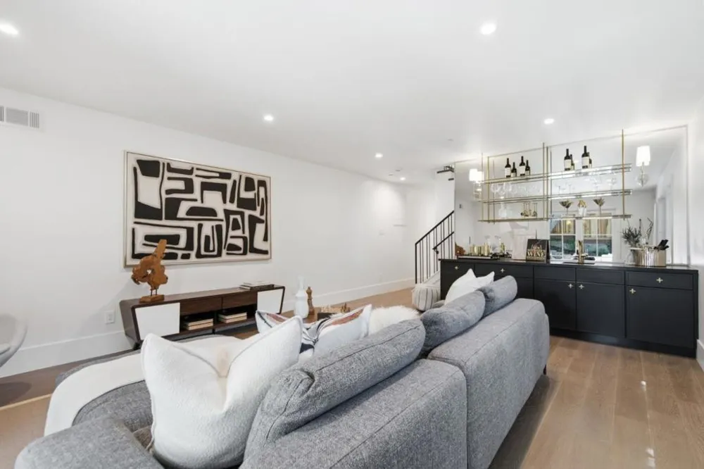 1033 Cortez Avenue Burlingame, CA 94010