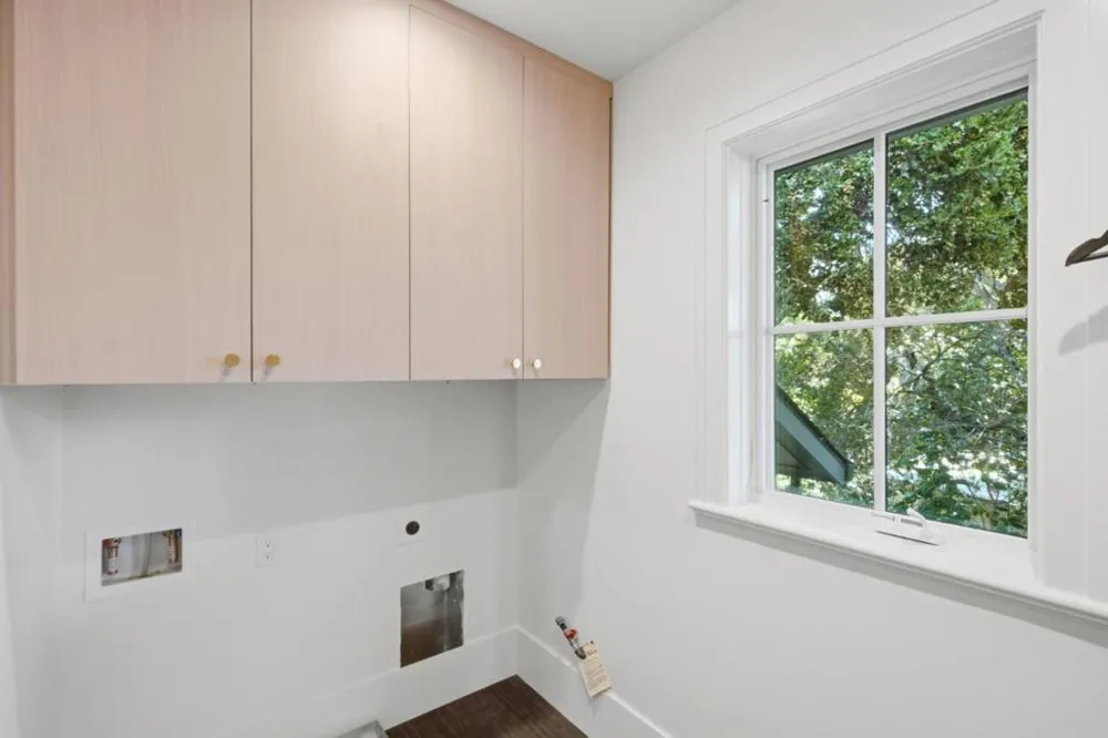 1033 Cortez Avenue Burlingame, CA 94010