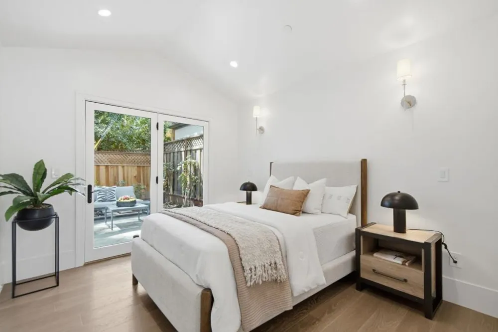 1033 Cortez Avenue Burlingame, CA 94010
