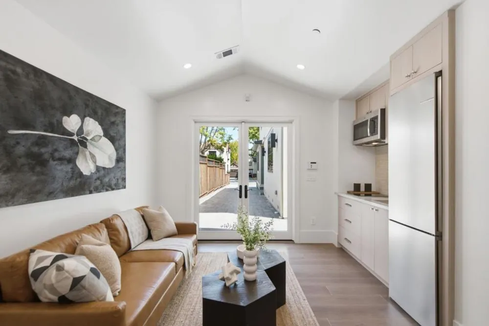 1033 Cortez Avenue Burlingame, CA 94010