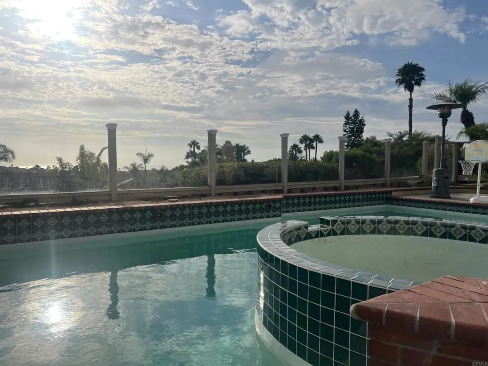 1588 Bella Vista Dr. Encinitas, CA 92024