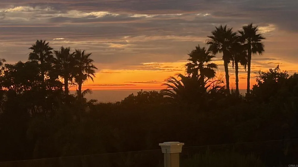 1588 Bella Vista Dr. Encinitas, CA 92024