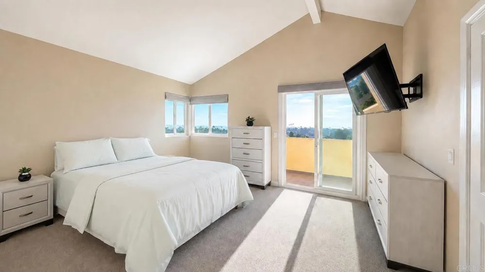 1588 Bella Vista Dr. Encinitas, CA 92024