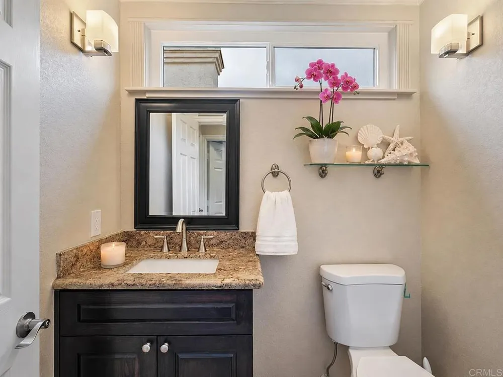 1588 Bella Vista Dr. Encinitas, CA 92024