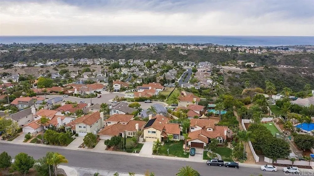 1588 Bella Vista Dr. Encinitas, CA 92024