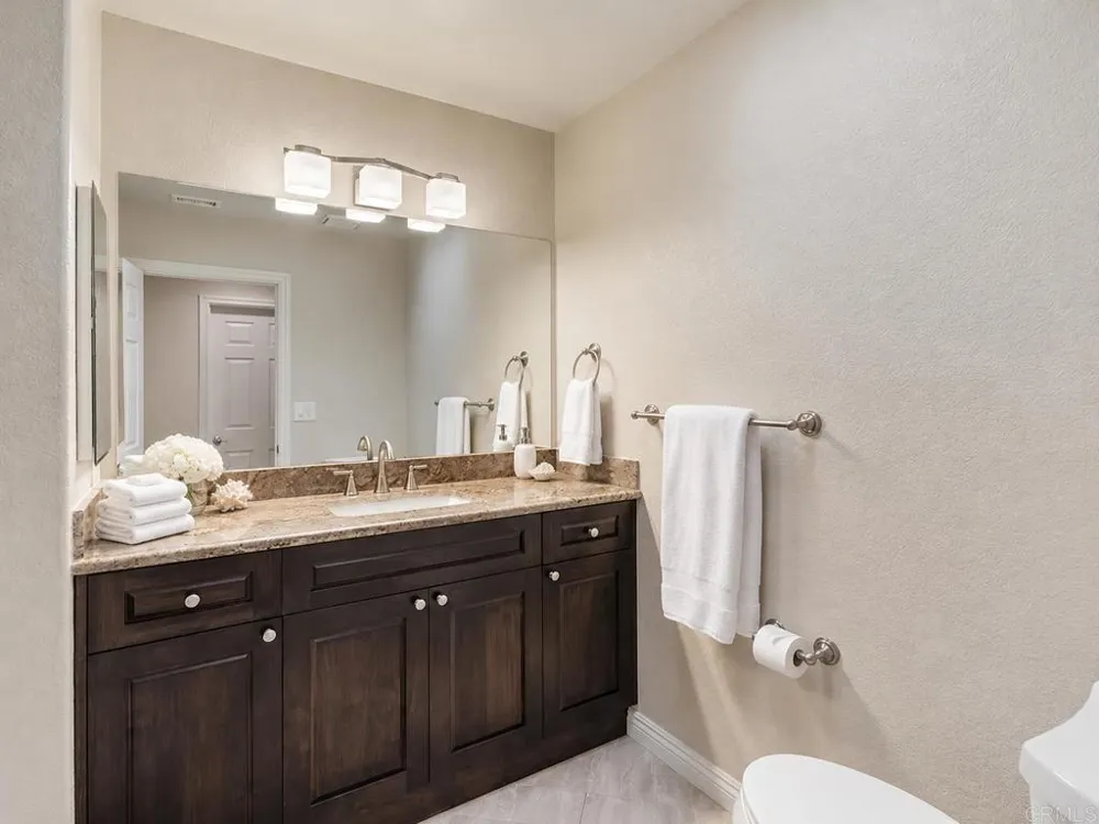 1588 Bella Vista Dr. Encinitas, CA 92024