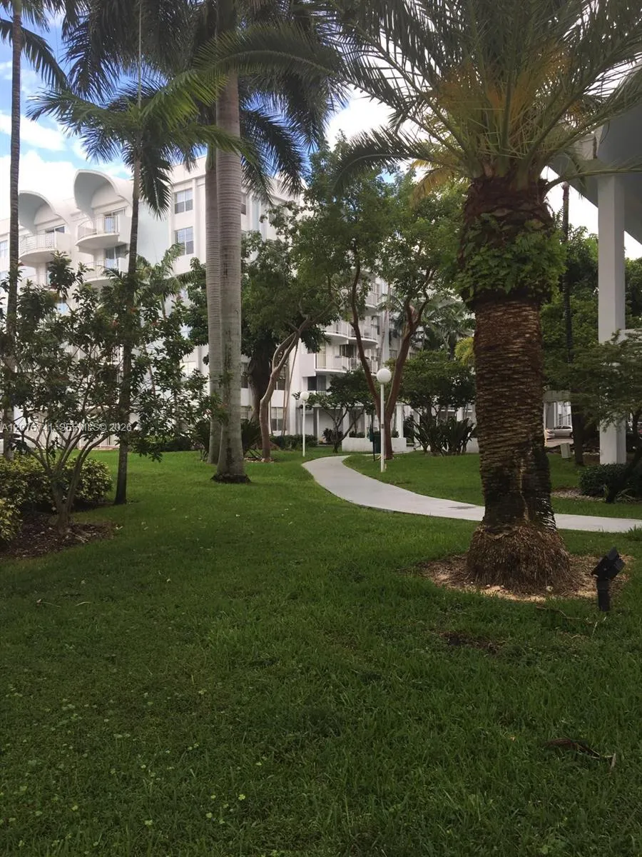 496 NW 165th St Rd #D-310 Miami, FL 33169