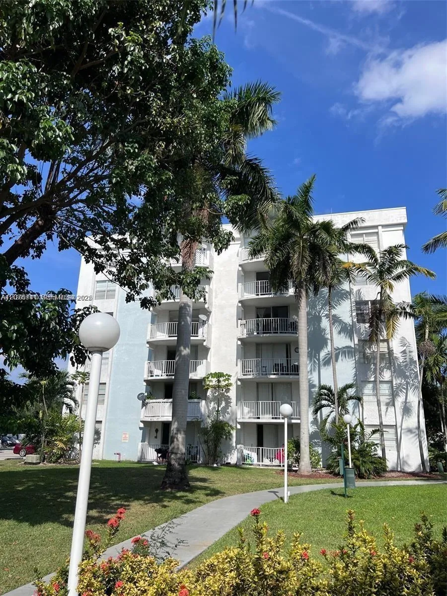 496 NW 165th St Rd #D-310 Miami, FL 33169