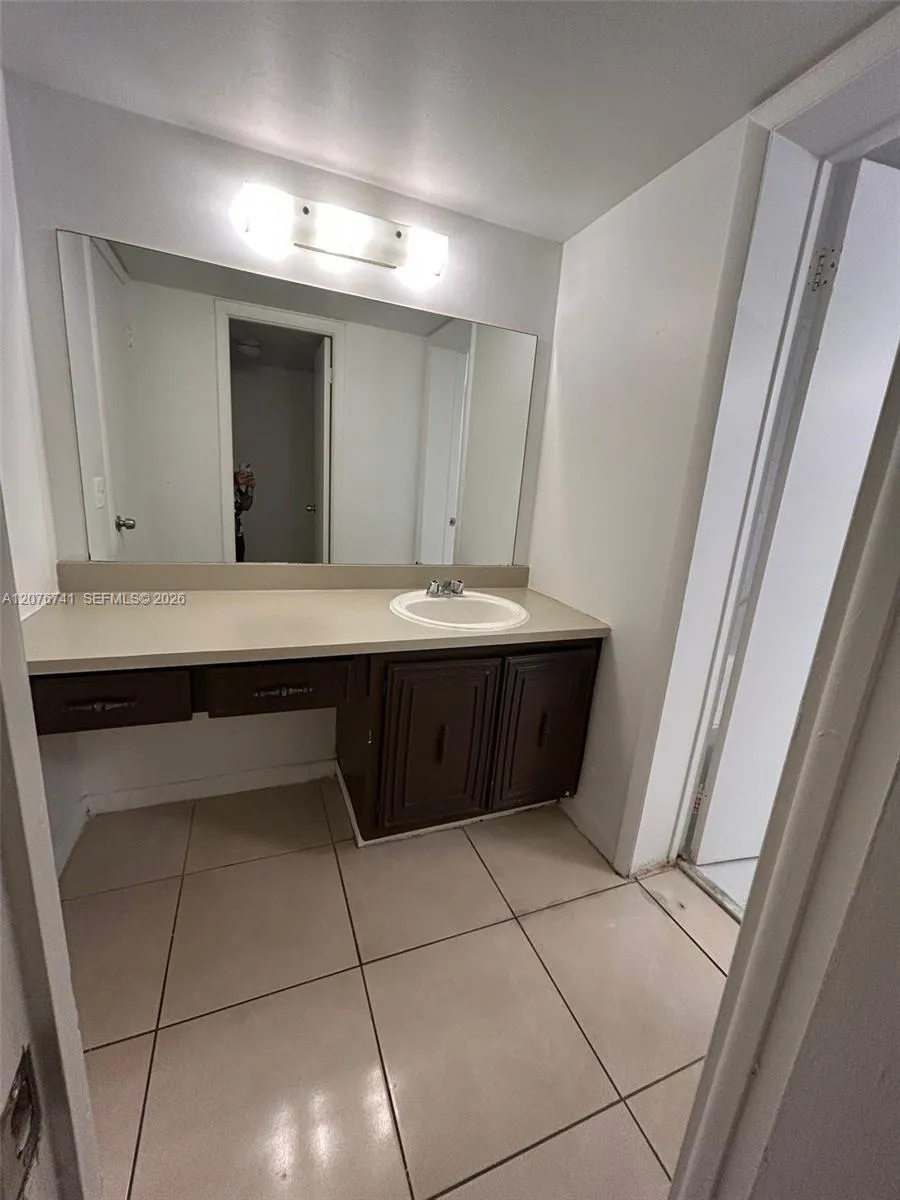 496 NW 165th St Rd #D-310 Miami, FL 33169